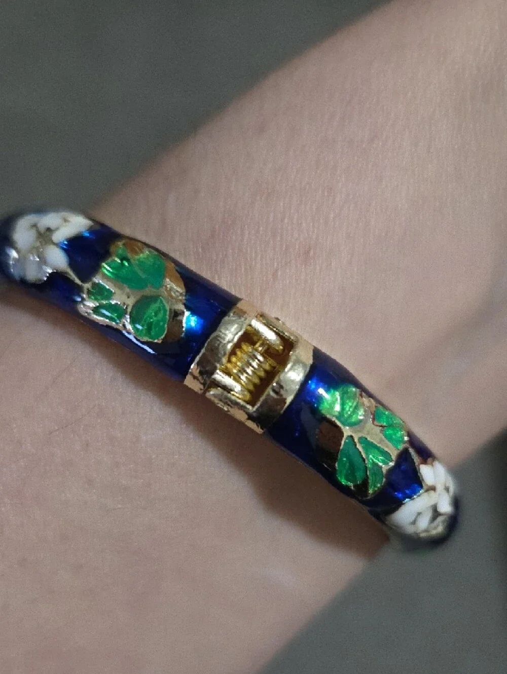 Floral Cloisonné Enamel Bangle Bracelet in Navy with Red & White Flowers 7 Inch